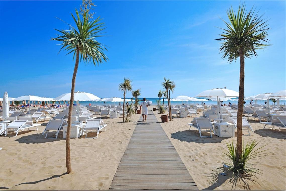 Excelsior Hotel, Spa & Lido Pesaro Exterior photo